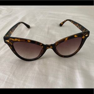 Like New Free People Cat Eye Sunglasses